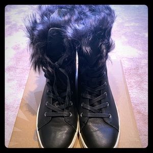 Ugg W Croft Women’s Black Sneaker size 9